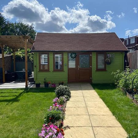 Charming Private Guest House Enfield Extérieur photo