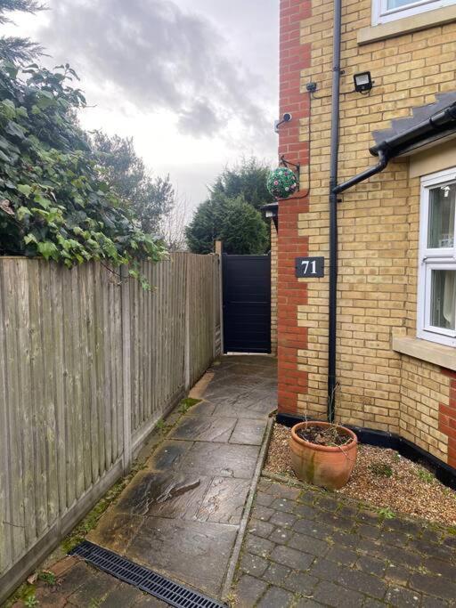 Charming Private Guest House Enfield Extérieur photo