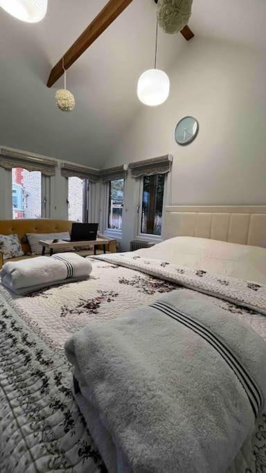 Charming Private Guest House Enfield Extérieur photo