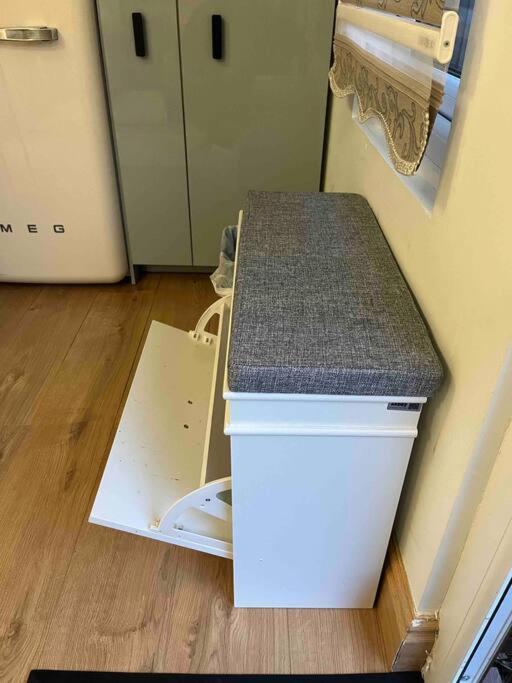 Charming Private Guest House Enfield Extérieur photo