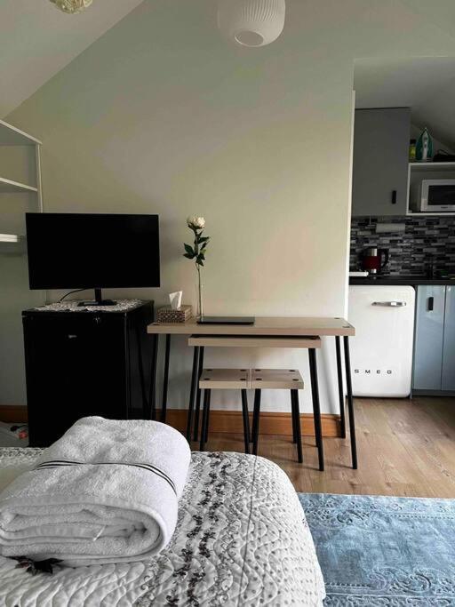 Charming Private Guest House Enfield Extérieur photo