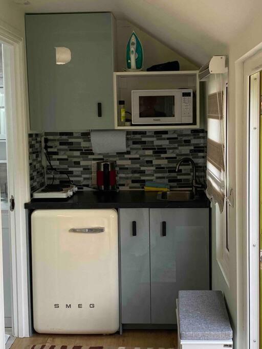 Charming Private Guest House Enfield Extérieur photo