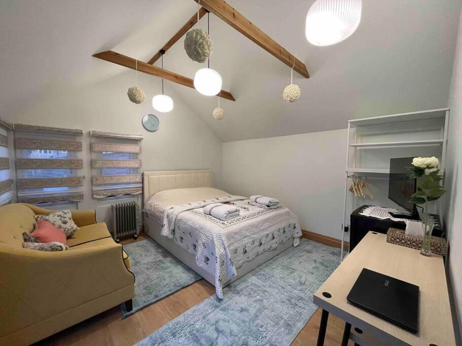 Charming Private Guest House Enfield Extérieur photo