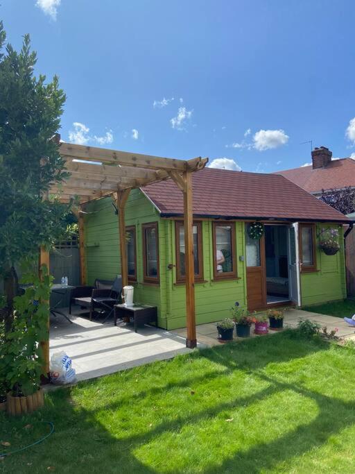Charming Private Guest House Enfield Extérieur photo